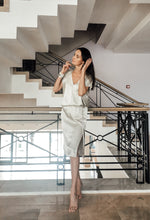 Įkelkite vaizdą į galerijos peržiūros programą, Kremo spalvos palaidinė ir sijonas - rzstyle.lt