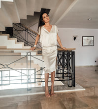 Įkelkite vaizdą į galerijos peržiūros programą, Kremo spalvos palaidinė ir sijonas - rzstyle.lt